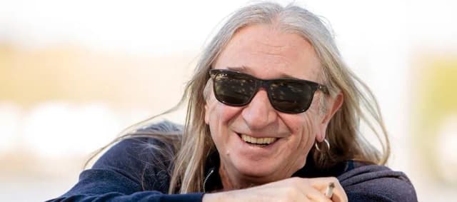 Letras de Rosendo Mercado: Flojos de Pantalón y su profundo significado Letras de Rosendo Mercado: Flojos de Pantalón y su profundo significado